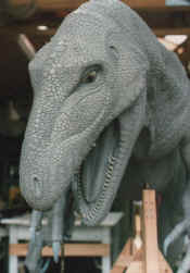 Deino sculpt 03med.jpg (111963 bytes)